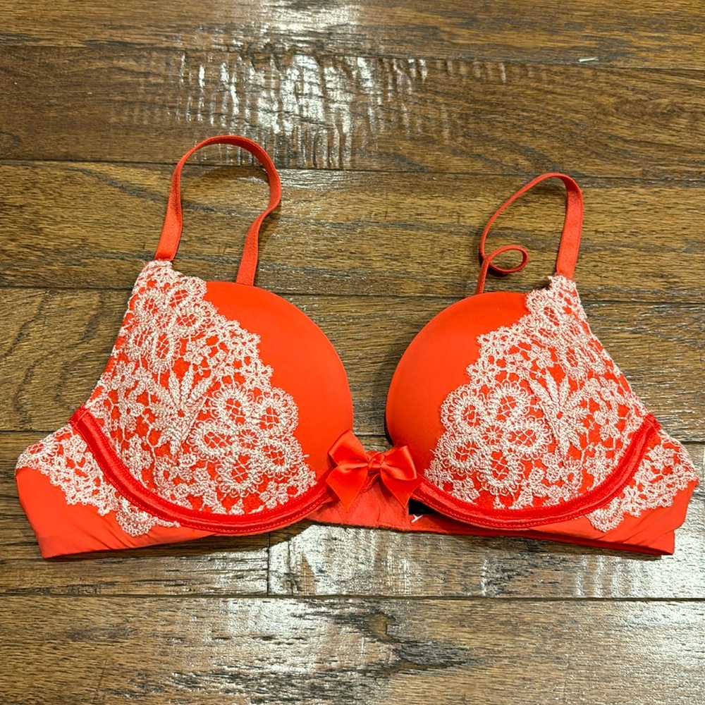 New gorgeous Victoria’s Secret bra. Size 32B